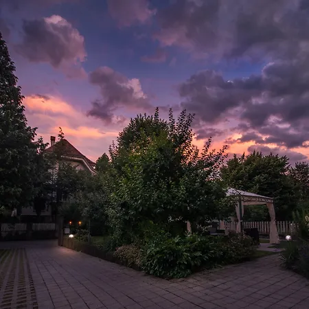 Max Aviation & Zajazd 3*